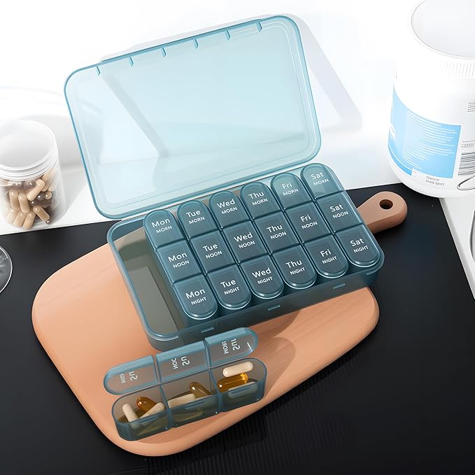 Daviky Pill Organizer 3X a Day, Weekly Pill Box 7 Day, Travel Pill Case with Large Containers, Pill Case for Vitamins, Medication, Supplements and Fish Oils