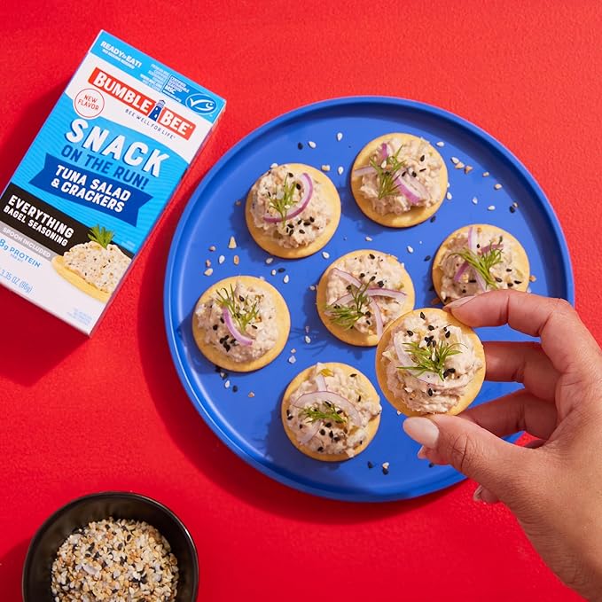 Bumble Bee Snack On The Run! Protein Snack Pack - 8g Protein per Box - Everything Bagel Seasoned Tuna Salad with Crackers Kit - Ready to Eat Easy-Open Can - Wild Caught MSC-Certified Tuna (Pack of 1)